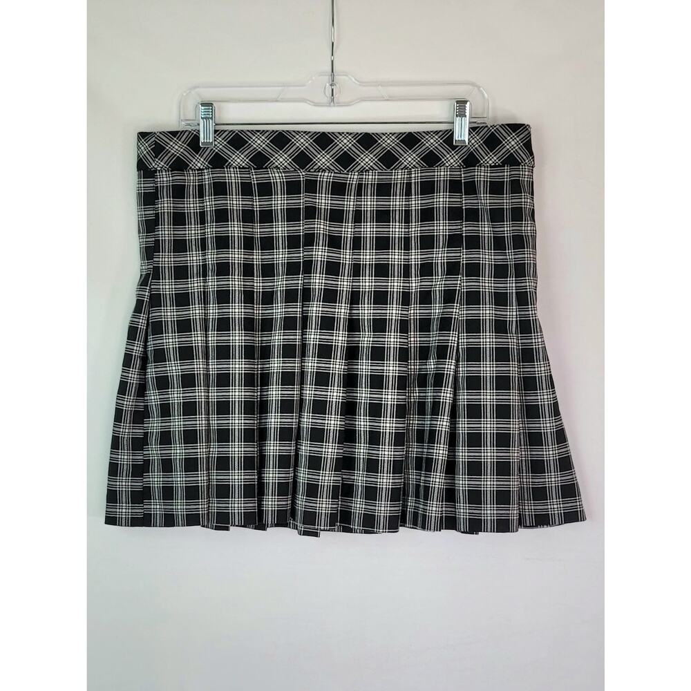 2/$15 H&M Divided Black Pleated Tartan Plaid Mini Skirt Y2K Schoolgirl Size 14